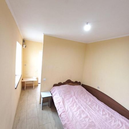Дом С Удобствами, Возле 3 Городской Больницы Tsjerkasij Eksteriør bilde